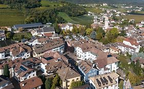 Schmitte Am Sonnenwirtsplatz Eppan In South Tyrol